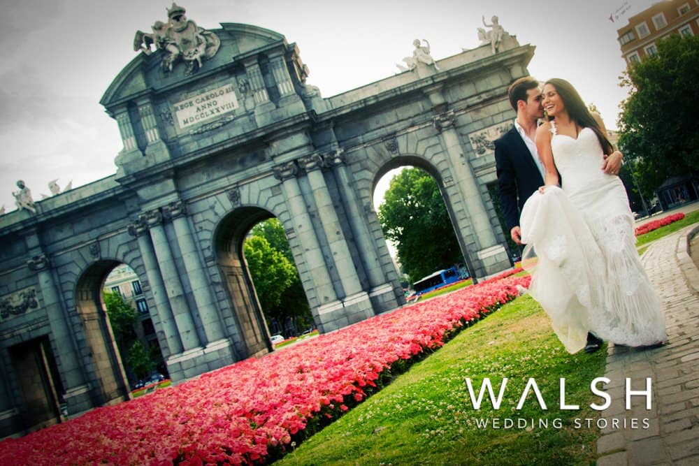 wedding photos puerta de alcala, madrid, spain