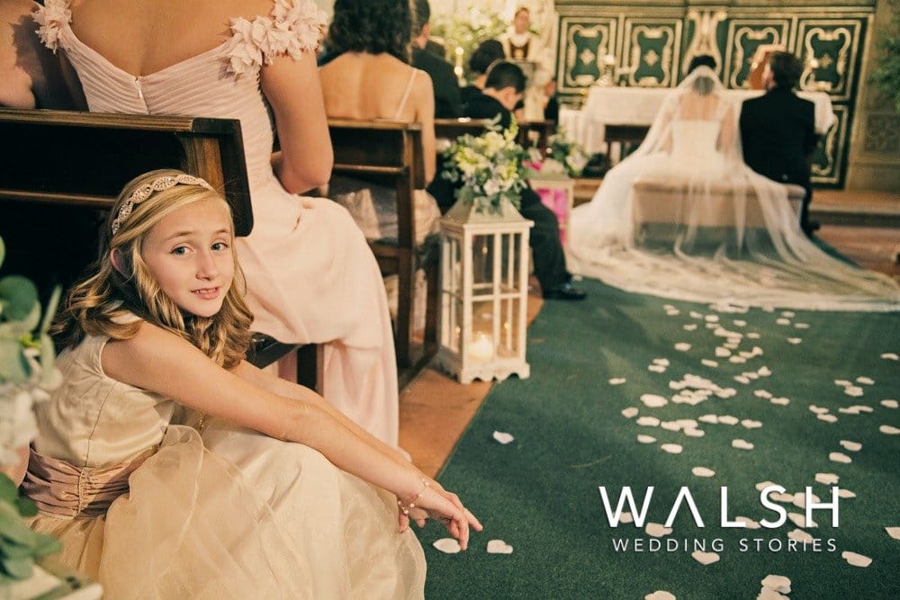 bodas en hacienda nueva - damita con novios en la capilla