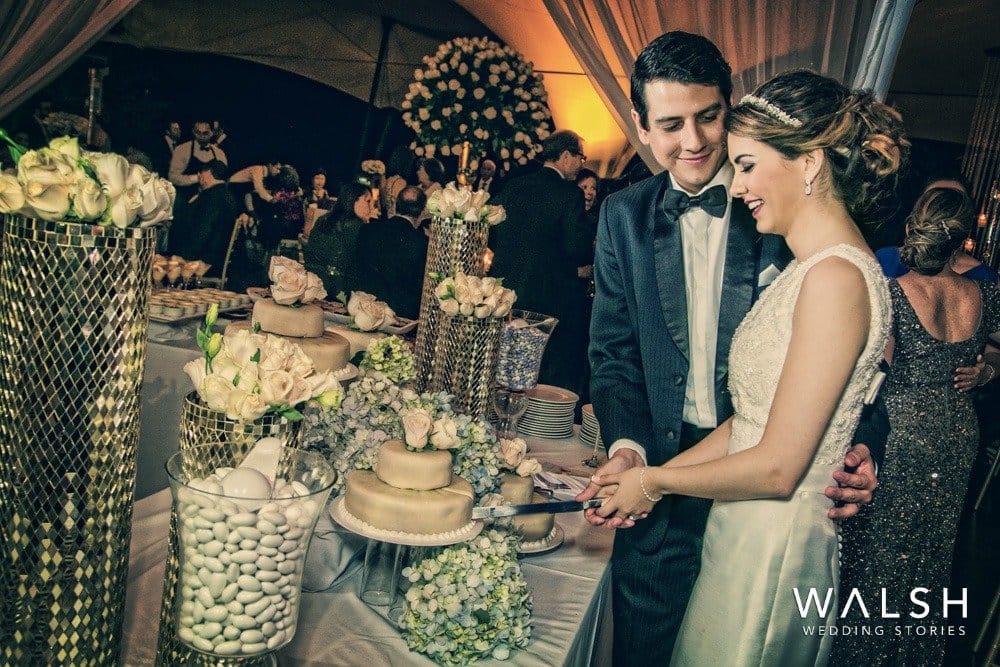 novios cortando el pastel-fotos de bodas santo domingo del cerro