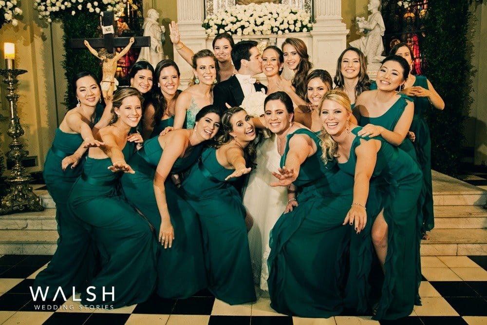 fotos de boda en altar en iglesia ceiba de guadalupe