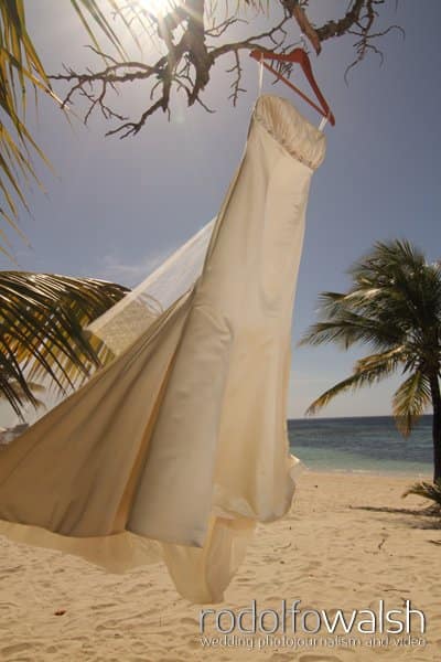 Roatan Infinity Bay wedding photos (8) inifinity bay resort beach wedding- dress hanging from tree