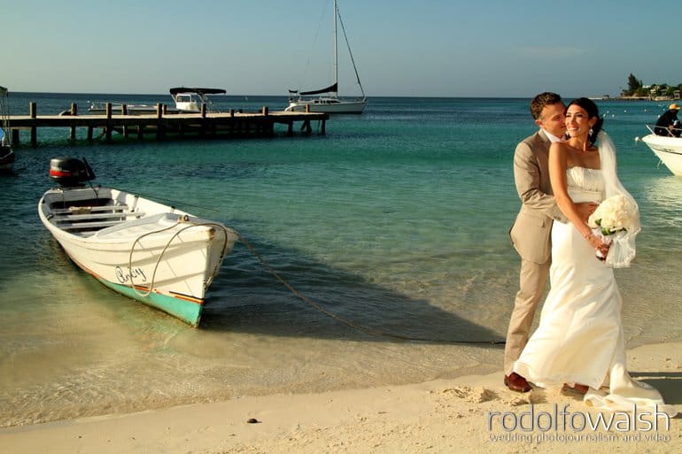 Roatan Infinity Bay wedding photos (10) beach wedding in roatan by walsh wedding stories