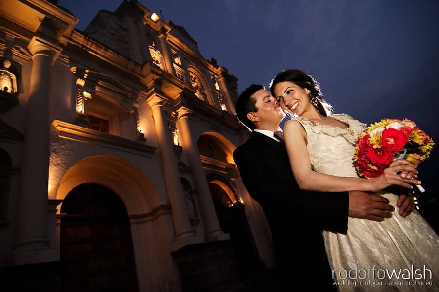 san-jose-el-viejo-antigua-guatemala-wedding-photographer-rodolfo-walsh (13) wedding photos in antigua cathedral at night- antigua wedding photography