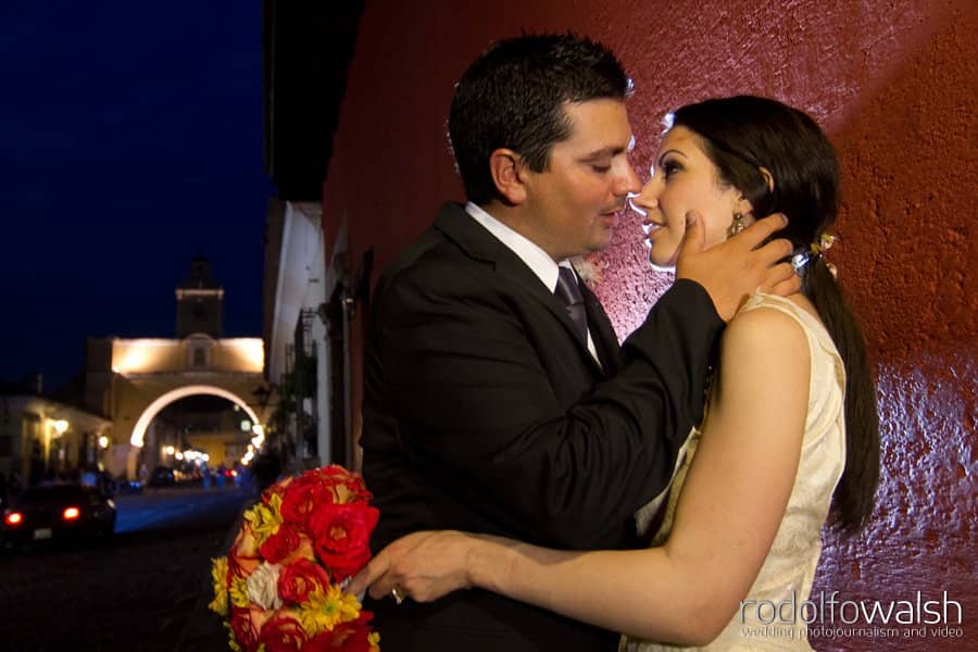 san-jose-el-viejo-antigua-guatemala-wedding-photographer-rodolfo-walsh (15) antigua arch at night and wedding photos- antigua wedding photographers