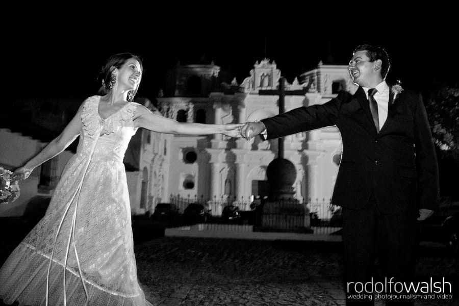 san-jose-el-viejo-antigua-guatemala-wedding-photographer-rodolfo-walsh (17) night photos in antigua guatemala-antigua guatemala wedding photographer