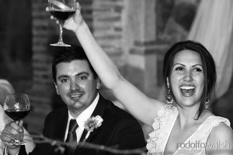 san-jose-el-viejo-antigua-guatemala-wedding-photographer-rodolfo-walsh (21) wedding party at san jose el viejo-bride and groom toast